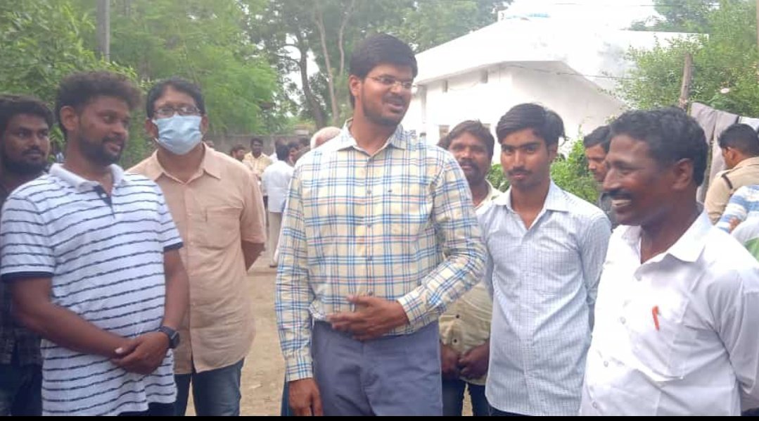 మధిర మండలం, రొంపిమల్ల గ్రామంలో దళిత బంధు పథకంలో వచ్చిన పరికరాలను పర్యవేక్షించి, లబ్ధిదారులకు మంచి అవగాహన కల్పించిన ఖమ్మం జిల్లా కలెక్టర్ <a href="/VpGautham_ias/">VP Gautham IAS</a>  <a href="/Collector_KMM/">District Collector Khammam</a> 
<a href="/KTRTRS/">#RAMpage</a>  <a href="/puvvada_ajay/">Ajay Kumar Puvvada</a>  <a href="/SomeshKumarIAS/">Somesh Kumar, IAS</a>  <a href="/trsharish/">Harish rao Unofficial</a> <a href="/TelanganaCMO/">Telangana CMO</a>