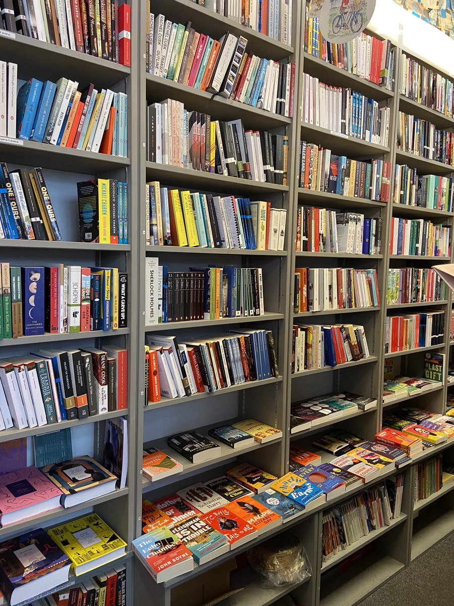 Heute Morgen einen absoluten Notstand bemerkt: Ich hatte keine ungelesenen Bücher mehr. 😱 Keine Ahnung, wie das passieren konnte. Habe das Problem aber umgehend behoben.