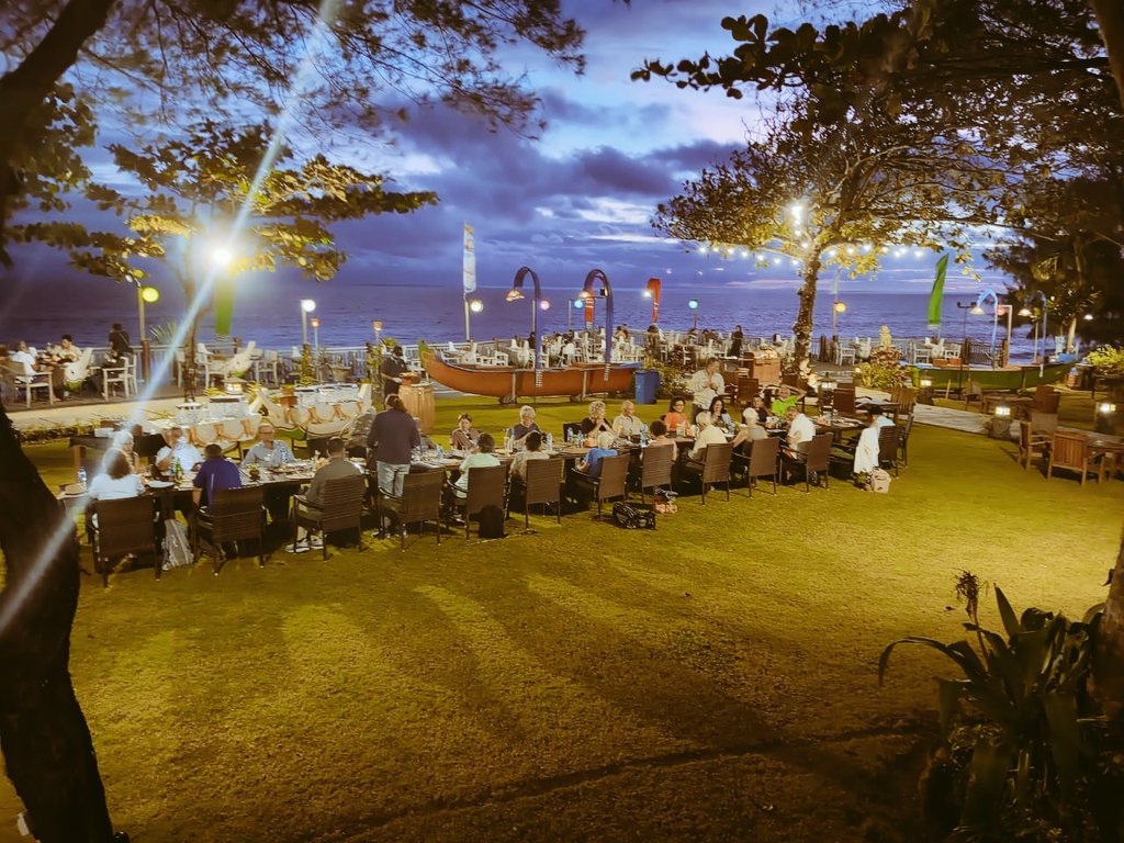 deJukungResto's tweet photo. Premier Western Dishes
Nutrients dishes for travellers
Beach garden dinner primary beach indian oceans.

#balitrip #bali #balilife #baliindonesia #explorebali #balitravel #balitour #baliisland #indonesia #baliholiday #balidaily #ubud #nusapenida #balivacation #travel #baliguide https://t.co/rAPT6Yy6W3