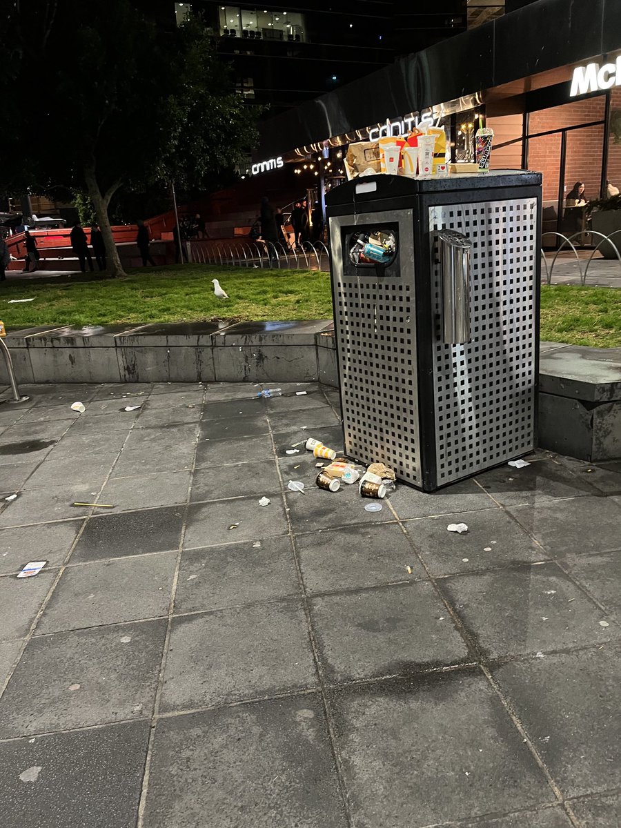 This is a disgrace and it is not a one off occurrence. ⁦<a href="/cityofmelbourne/">City of Melbourne</a>⁩ ⁦<a href="/LordMayorMelb/">Lord Mayor of Melbourne – Nick Reece</a>⁩ You must know that this rubbish blows into our waterways and impacts negatively on the environment and particularly on the animals in our waterways. #morebins