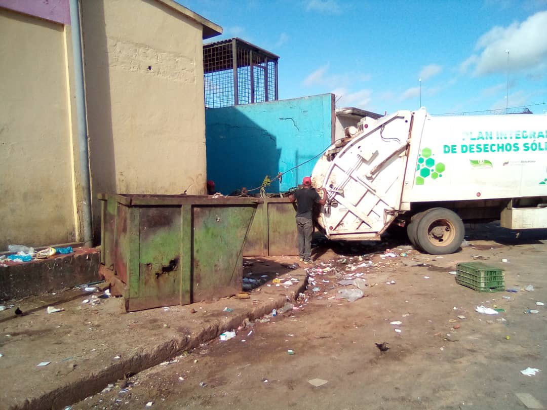 comandosergioh's tweet photo. Sábado de estamos consolidando las políticas ambientales, nuestros equipos mantienen las labores de mantenimiento y recolección de basura en las áreas de Ciudad Bolívar, ejemplo de constancia y trabajo #Bricomiles1x10 https://t.co/O3xwGx6jfK