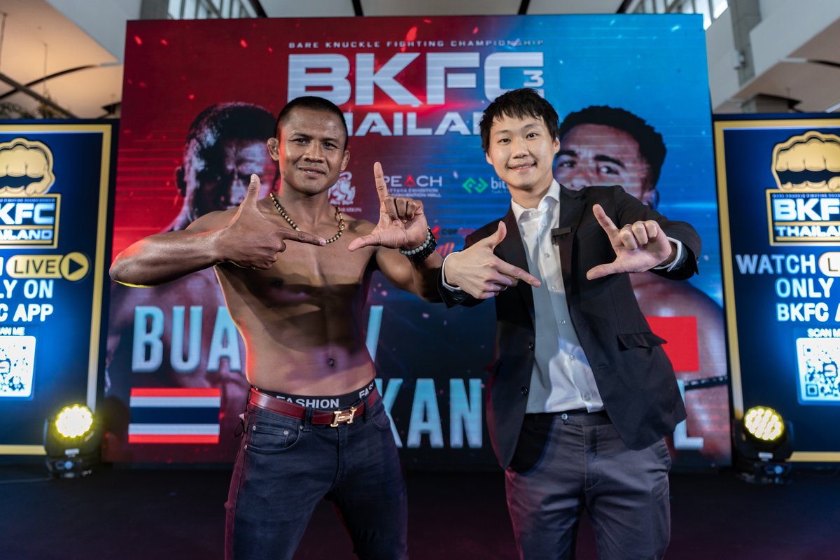 toppjirayut's tweet photo. ผมขอนำภาพบรรยากาศวันงานแถลงข่าว BKFC Thailand 3 ที่ทาง Bitkub ได้ร่วมเป็นหนึ่งในผู้สนับสนุนรายการนี้มาให้ทุกท่านได้ชมนะครับ
โดยมีคู่ดวลอย่างคุณ บัวขาว บัญชาเมฆ และ Erkan Varol มาร่วมงานก่อนขึ้นชกจริงในวันที่ 3 ก.ย. นี้ครับ
#BKFC3 #BKFC #BKFCThailand #BUAKAW #บัวขาว #Bitkub https://t.co/K2xdeWFck9