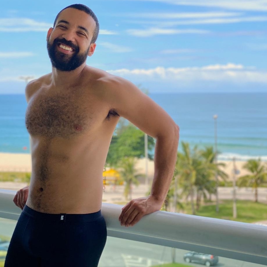 cuecabunker's tweet photo. Assim qualquer um acorda feliz da vida! Vestindo uma bunker fica fácil 😆 https://t.co/dhhbdzqt3g