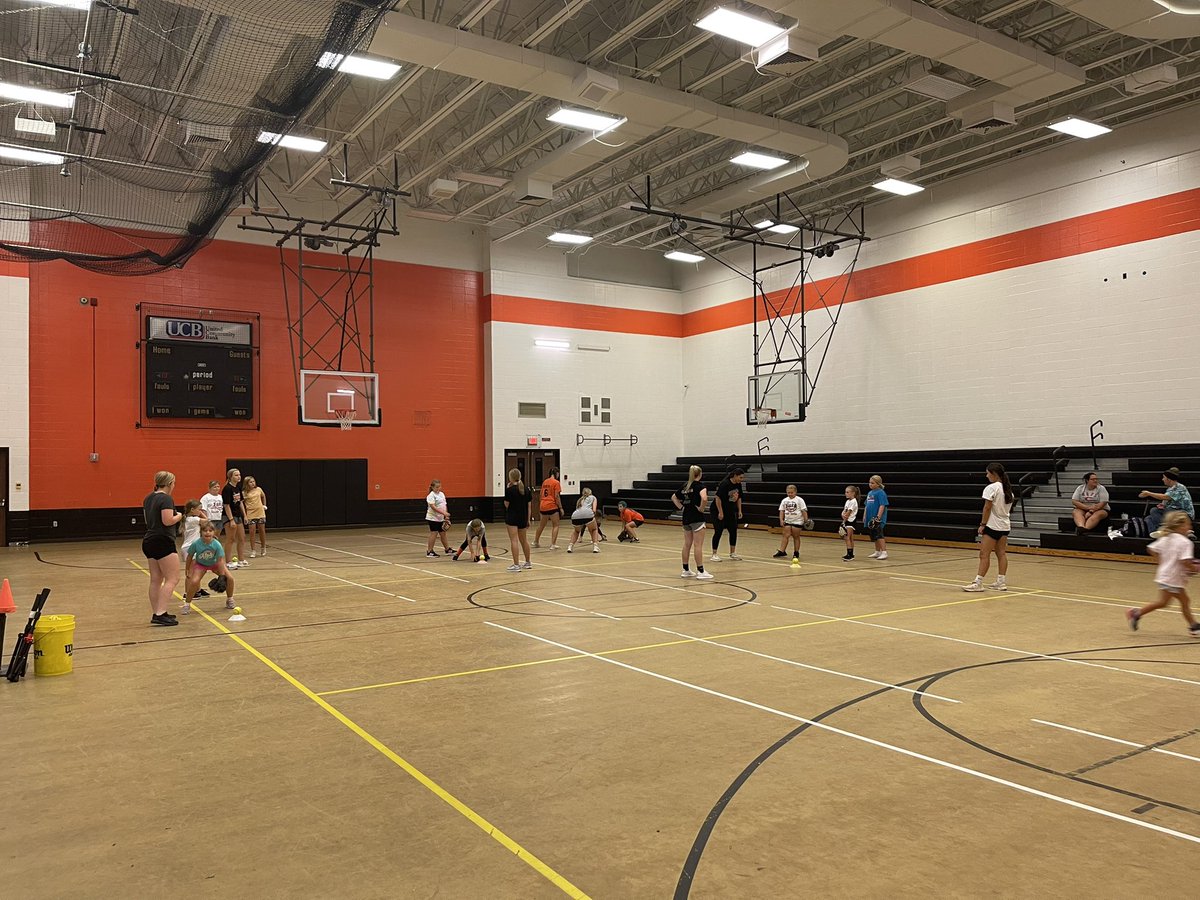 The rain didn’t stop us this morning! Great start to our first softball camp. Our 6-11 age group is doing awesome! Can’t wait for our second group this afternoon! 

#GoTigers 🥎🐅