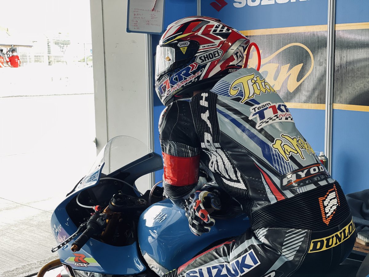HamamatsuTitan's tweet photo. 遂に明日は鈴鹿8耐 決勝！
目標はSSTクラス入賞！

目標を立てて頑張ることは楽しいこと。浜松チームタイタンも目標に向かって精一杯頑張りますので、応援よろしくお願いします！🔥🔥🔥

レースが好きだ！！

#鈴鹿8耐 #浜松チームタイタン #鈴鹿8時間耐久ロードレース #レースが好きだ https://t.co/1s00qyOGSL