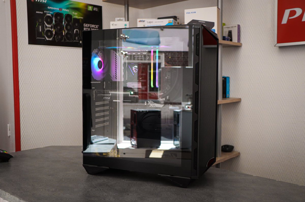 micro_planet's tweet photo. 🟥🟩🟦
Configuration montée dans un boitier RGB Msi en magasin https://t.co/cUwa142Yfj