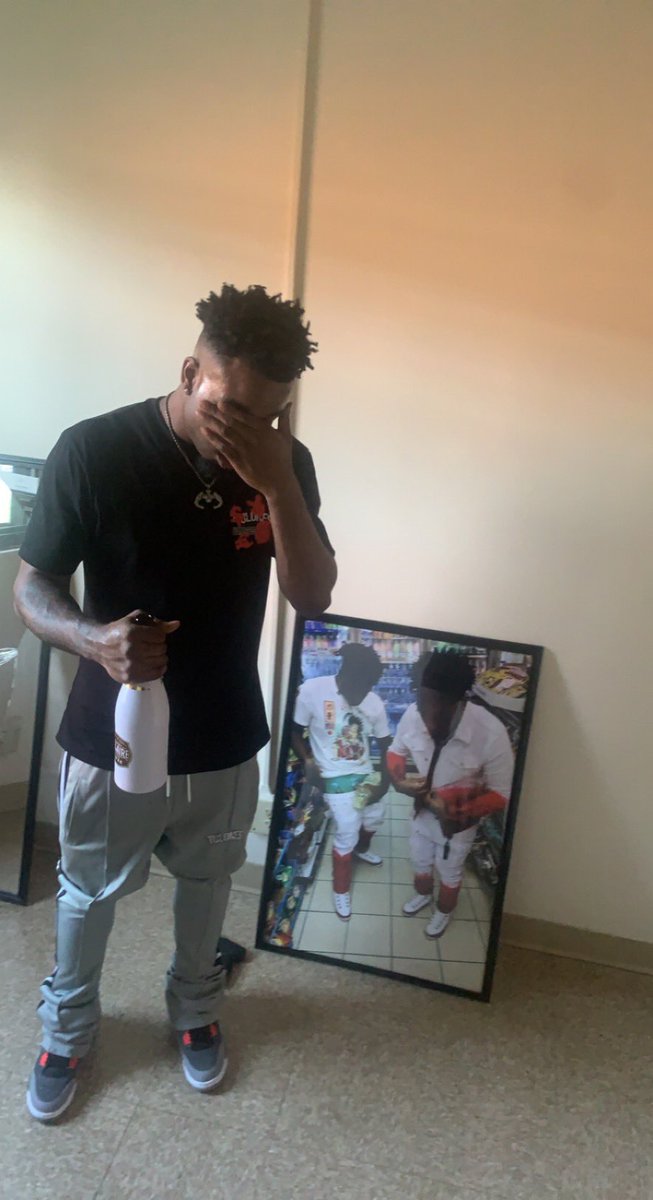 Turnt_LilThadd's tweet photo. He Did What I Did On My Birthday #LLCEOBRICK π§±π https://t.co/orZxYXBCVy