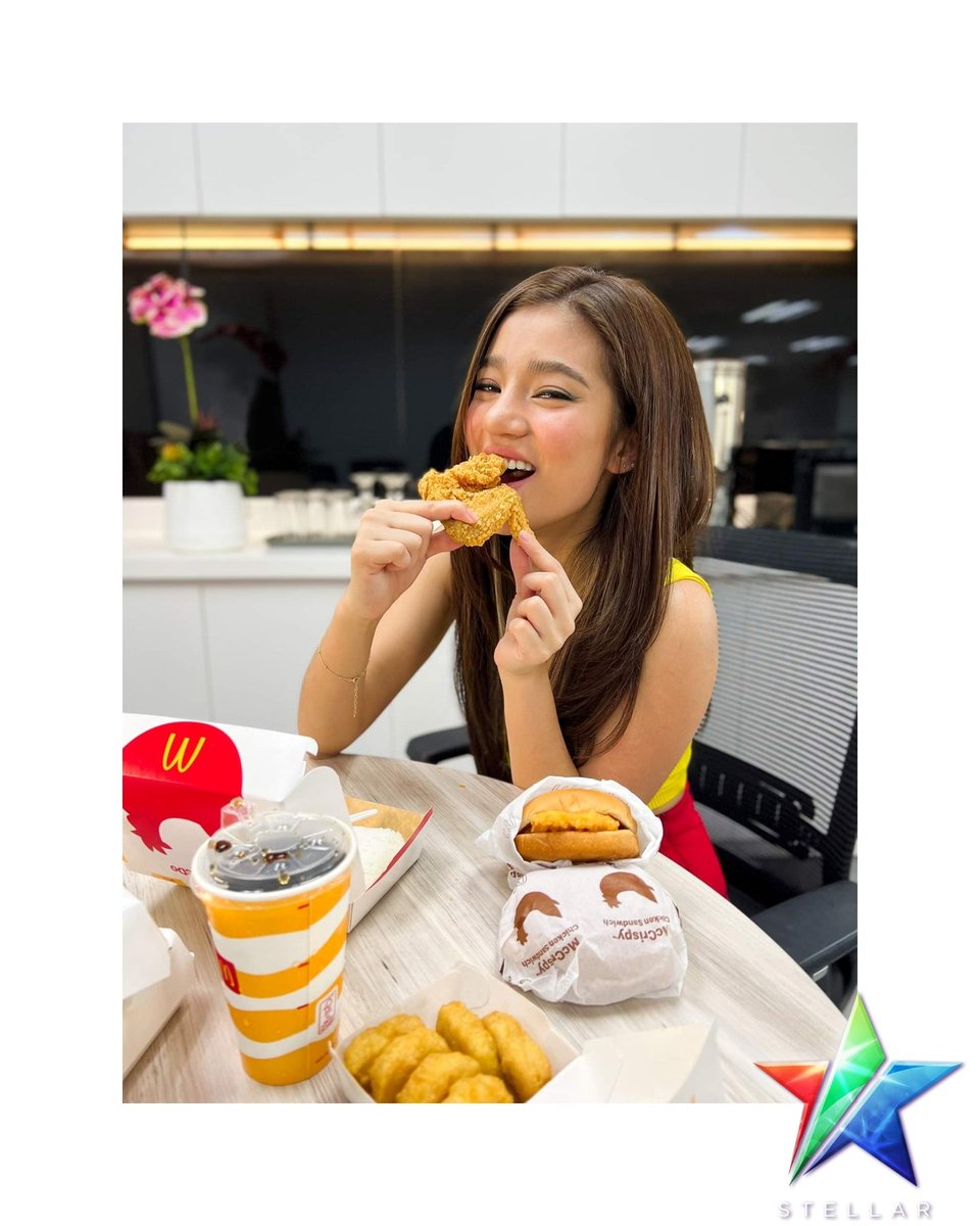 stellar_phils's tweet photo. We agree with you Belle that
 CHICKEN IS LOVE 🍗😍

@bellemariano02 for @McDo_PH

#BelleMariano
#BastaChicken
#McMcMcDo
#StellarCampaign https://t.co/LhMmUSvHdD