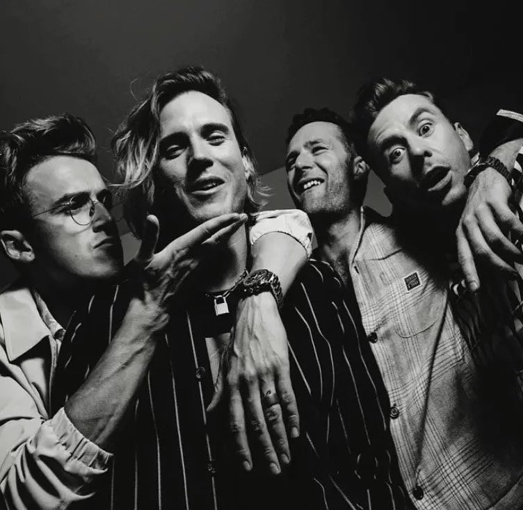 mcflycircle's tweet photo. Danny postou algumas fotos em homenagem aos 19 anos do McFLY.
“#19yearsofmcfly Obrigado aos meninos, nossa equipe e todos os nossos fãs incríveis!! Te amo! 🤘🏻”
📷 Danny Jones via Instagram https://t.co/Fg2fbxEv3K
