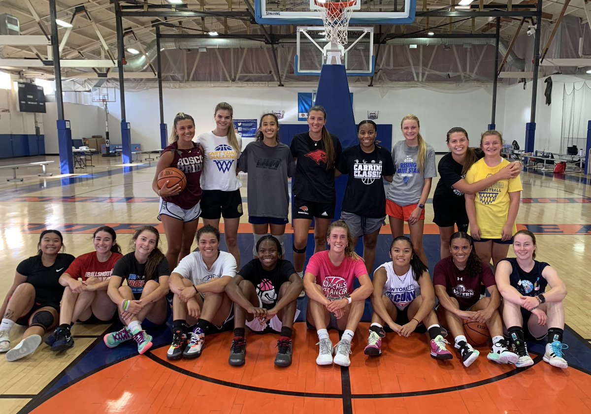 BballWarehous's tweet photo. 7AM Hoop Crew. No refs. No set plays. Just effort and a whole lot of FUN. Great job this AM Ladies 🙌🏀 https://t.co/MzGPnenOsD