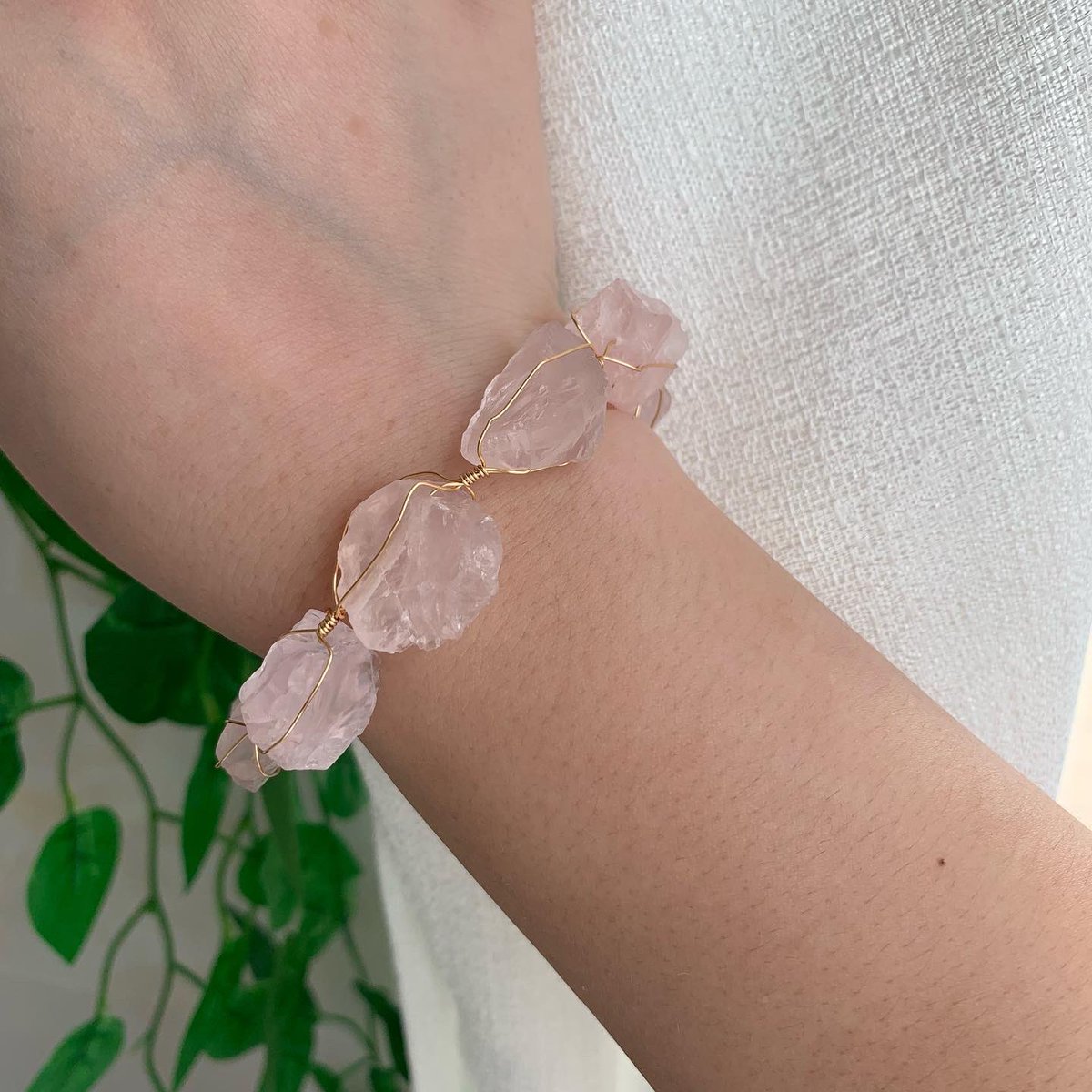 rockeastgem's tweet photo. Rose quartz rough bracelet
above 5pcs，6usd per piece

#rosequartzbracelet #rosequartz #rosequartzhandmadejewelry #roughstonebracelet https://t.co/q0m0Uxqtju