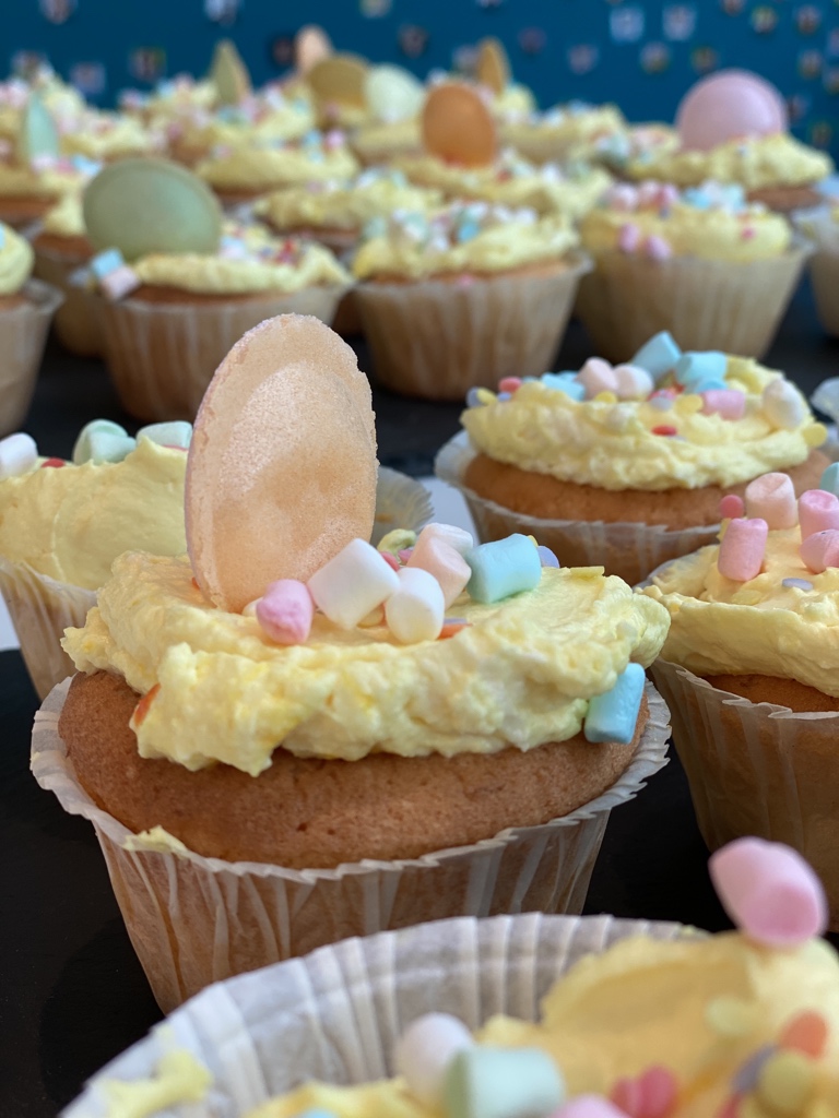 Friends. Did you know we celebrate our 10th birthday this year? Of course we had to come up with something special… 😍💛🧁 #UXCampHH22 #cupcakes