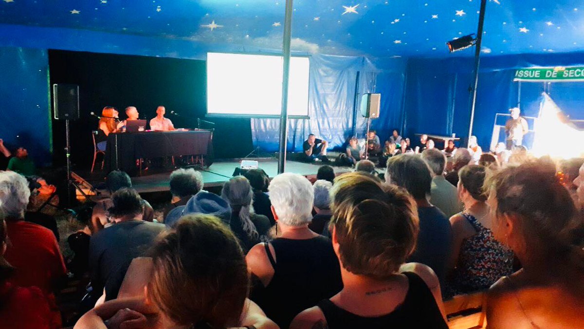 BureFestival's tweet photo. [EN DIRECT]
Ce matin, on s'est levé dans la vallée pour attaquer une journée marquée par la thématique EAU ! Après une conférence sur l'envers du décor de #Cigéo, Romain Virrion explique en quoi l'eau est le cauchemar de Cigéo. Les chapiteaux sont plein à craquer !
#Bure https://t.co/tGi65sDuBM
