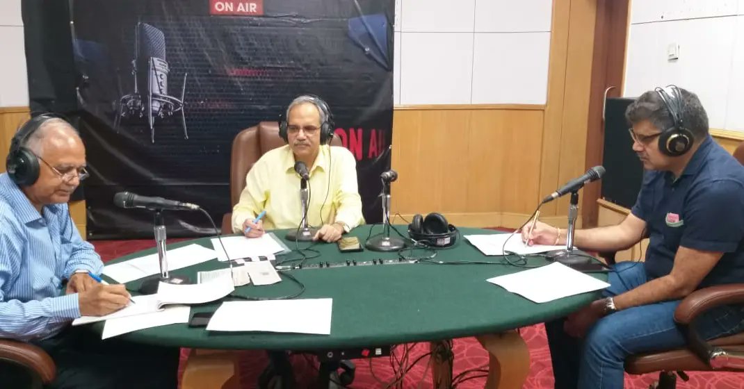 CeodelhiOffice's tweet photo. Phone-in-Program: Dr Ranbir Singh, CEO-Delhi and Sri Manoj Kumar,ACEO( ER) on AIR (05.08.2022,Saturday): Topic- Voter list & Aadhar Card
#phoneinprogramme #awarenessprogram
@CeodelhiOffice @ECISVEEP @SpokespersonECI https://t.co/rt9zGggXS2