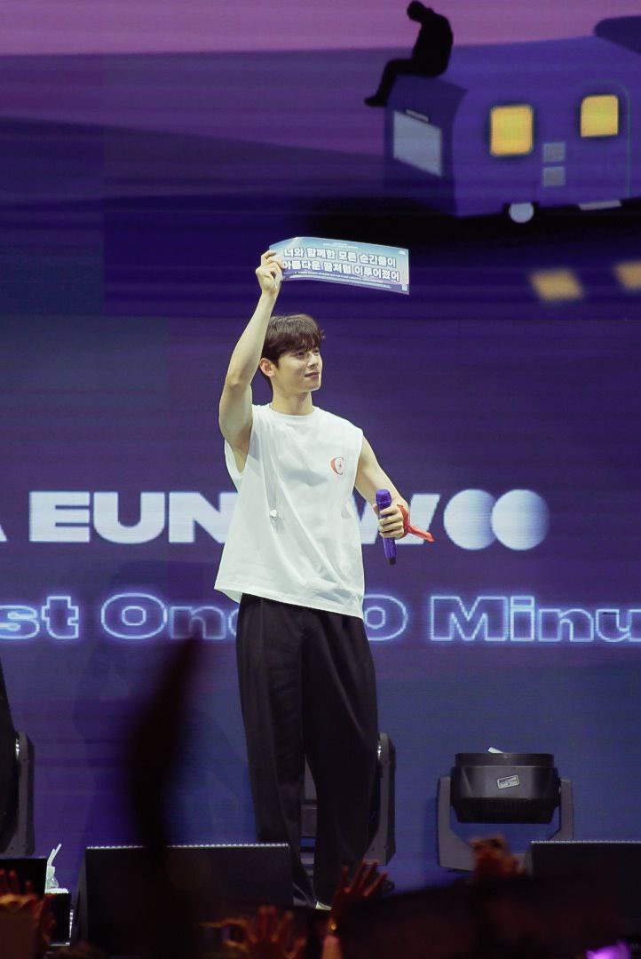 LiveSmart's tweet photo. Never not asking for an encore. 🫶🏻

#SmartViuwithCHAEUNWOO
#StarryCaravaninMNL https://t.co/TBpN2Mcod2