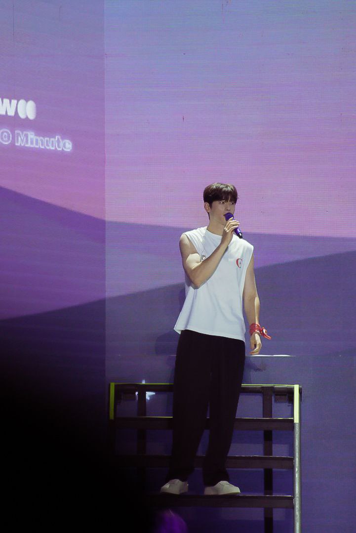 LiveSmart's tweet photo. Never not asking for an encore. 🫶🏻

#SmartViuwithCHAEUNWOO
#StarryCaravaninMNL https://t.co/TBpN2Mcod2