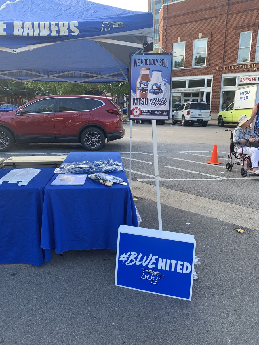 MT_Promotions's tweet photo. Up bright & early for the Murfreesboro Saturday Market! Come see us at the MTSU Creamery Tent—pick up your #TrueMoo Milk & grab some FREE #BLUEnited goodies! https://t.co/tk2SKEIxuT