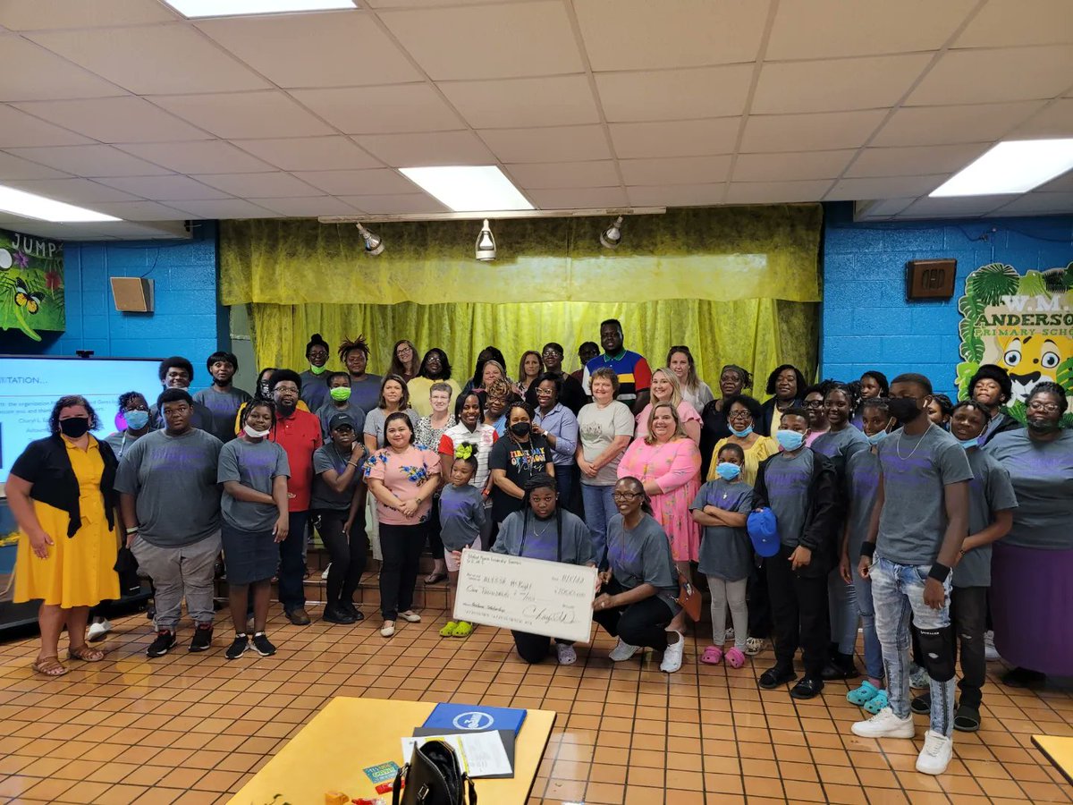 AshauntaGolfPro's tweet photo. Annual celebration of teachers at W.M. Anderson Primary School. Our youth distributed school supplies to the teachers. We acknowledged our youth, Alyssa McKnight, whose the Validectorian of her high school graduating class of 2022.
#polishedpearls #GolfRoadWarrior #KingstreeSC https://t.co/1m3dsTgWF8
