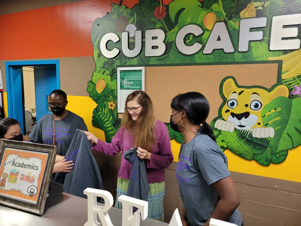 AshauntaGolfPro's tweet photo. Annual celebration of teachers at W.M. Anderson Primary School. Our youth distributed school supplies to the teachers. We acknowledged our youth, Alyssa McKnight, whose the Validectorian of her high school graduating class of 2022.
#polishedpearls #GolfRoadWarrior #KingstreeSC https://t.co/1m3dsTgWF8
