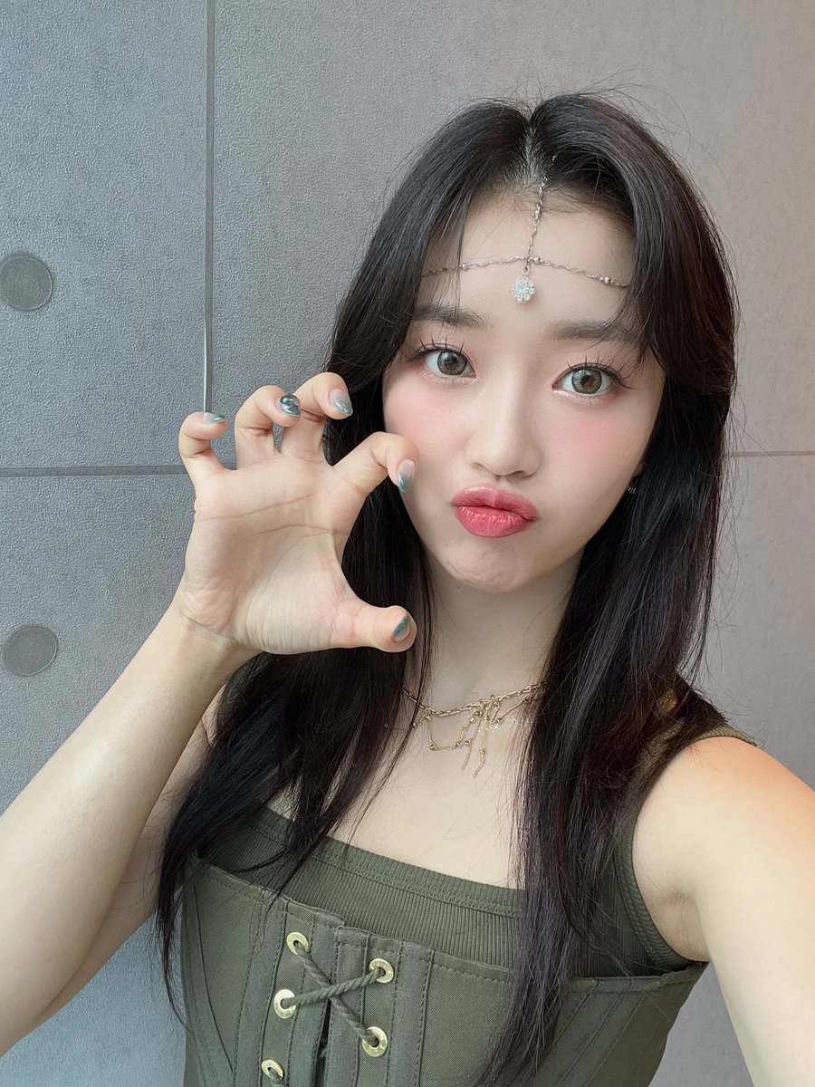 tell me she’s not kdrama main character material