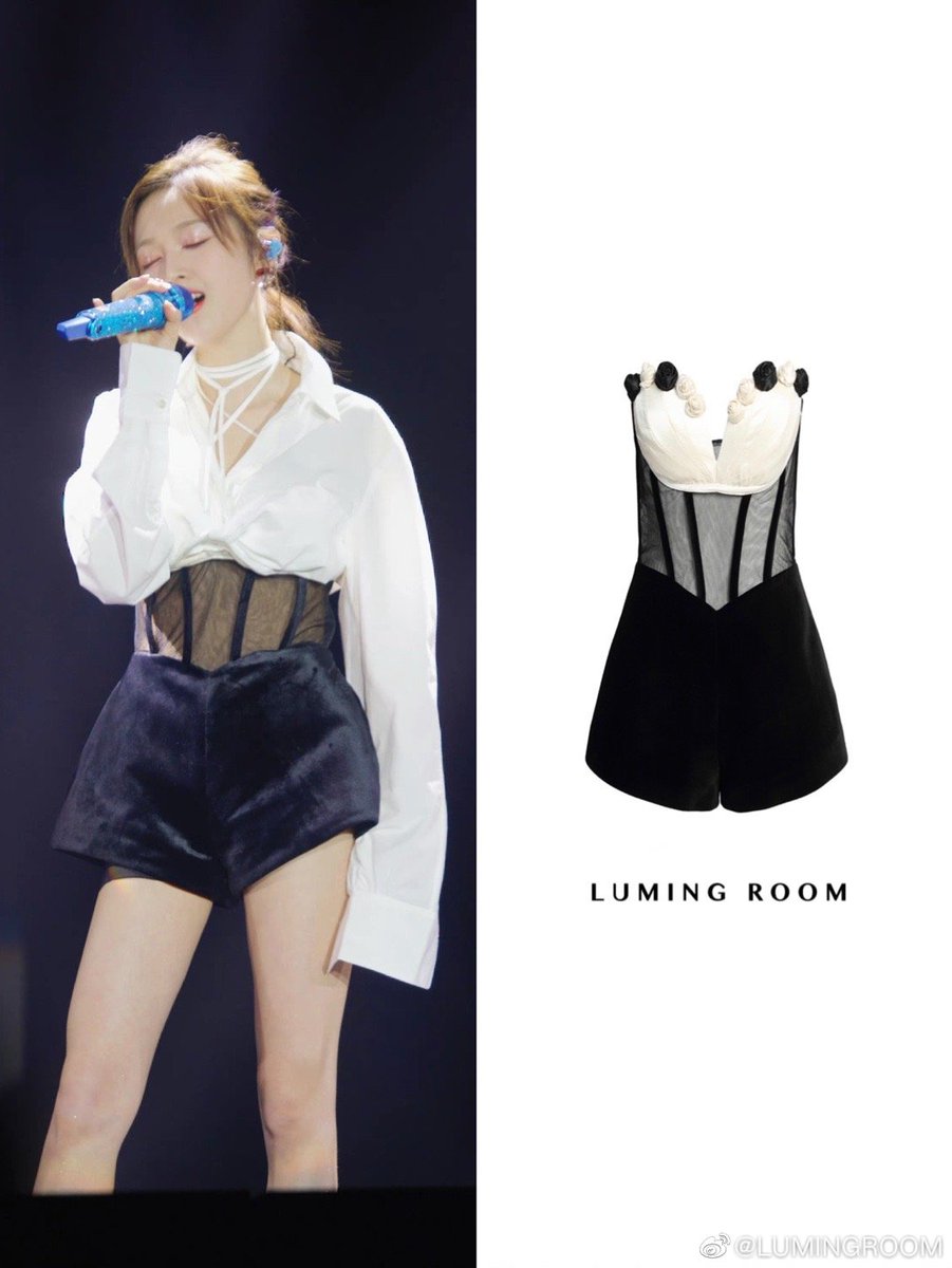 xuanyistoryth's tweet photo. ✎ 📸 | 220806 LUMINGROOM Weibo Update💙✨
#อู๋เซวียนอี๋ ใส่ชุดแบรนด์ LUMING ROOM AW22 คอลเลคชั่นฤดูใบไม้ร่วงและฤดูหนาว เป็นชุดจั๊มสูทลายดอกกุหลาบสีดำและสีขาวตัดกัน✧@吴宣仪_Betty
ปรากฏตัวในคอนเสิร์ตเดี่ยว🥀
#luming room##luming room girls#
#吴宣仪 #WUXUANYI
#BETTYWU #오선의 https://t.co/qH4HN4c1xU
