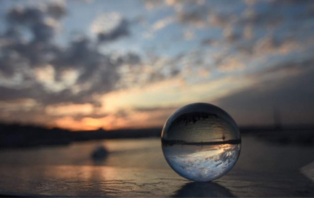 "Tekrar" asla "aynı"nın yeniden oluşu değildir; tekrar, 
her zaman farkla tekrardır...”

Gilles Deleuze