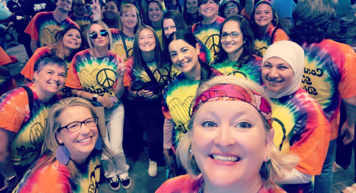Lakewood_Eagles's tweet photo. Convocation was the perfect ending to our first week!! It’s going to be the best year yet! @hebisd @HEBISDpeople https://t.co/HnSa4L63fe
