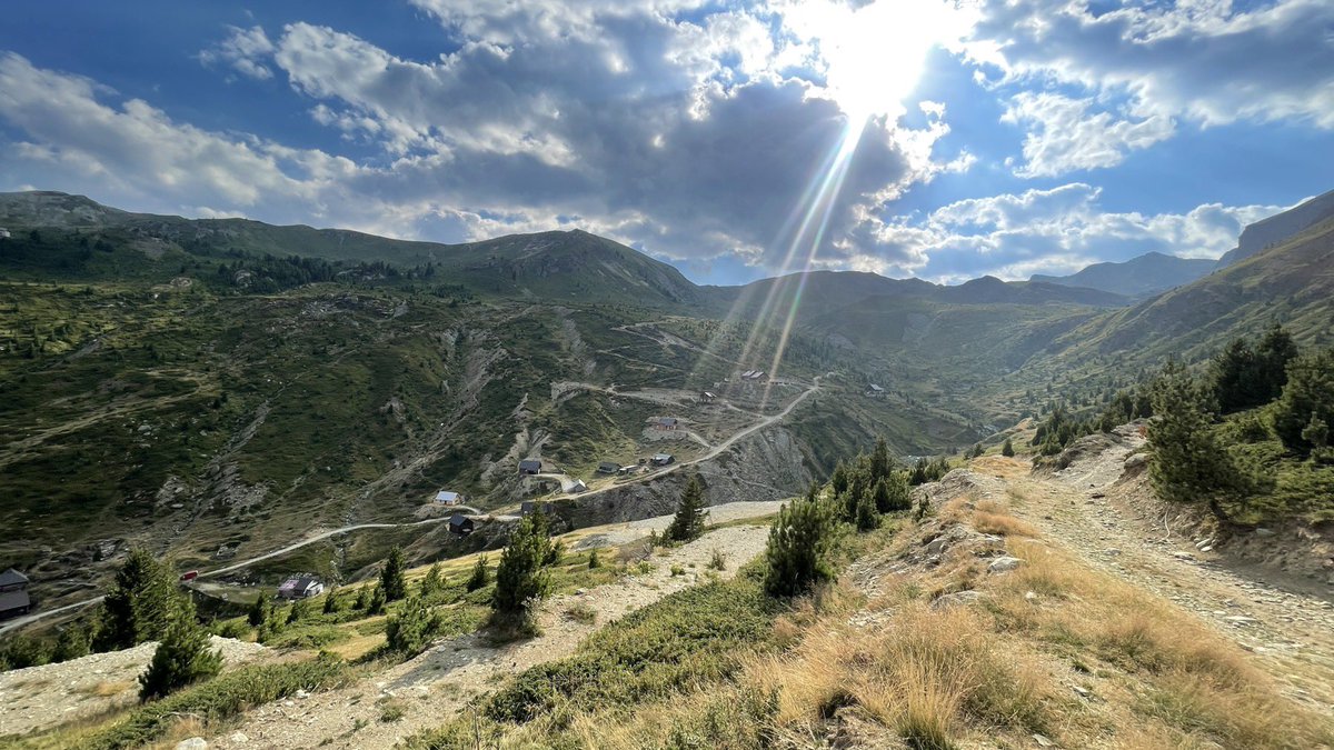 mimozakusari's tweet photo. In preparation for climbing tomorrow to the highest peak of Kosovo #gjeravica2656m Blessed is the country that has mountains, water and above all warm hospitality of its people like at #GrandGjeravicaHotel
The beauty of 🇽🇰 at its best #Beautiful🇽🇰 #Gjeravicapeak #Junik https://t.co/Yc1mr5FE0E