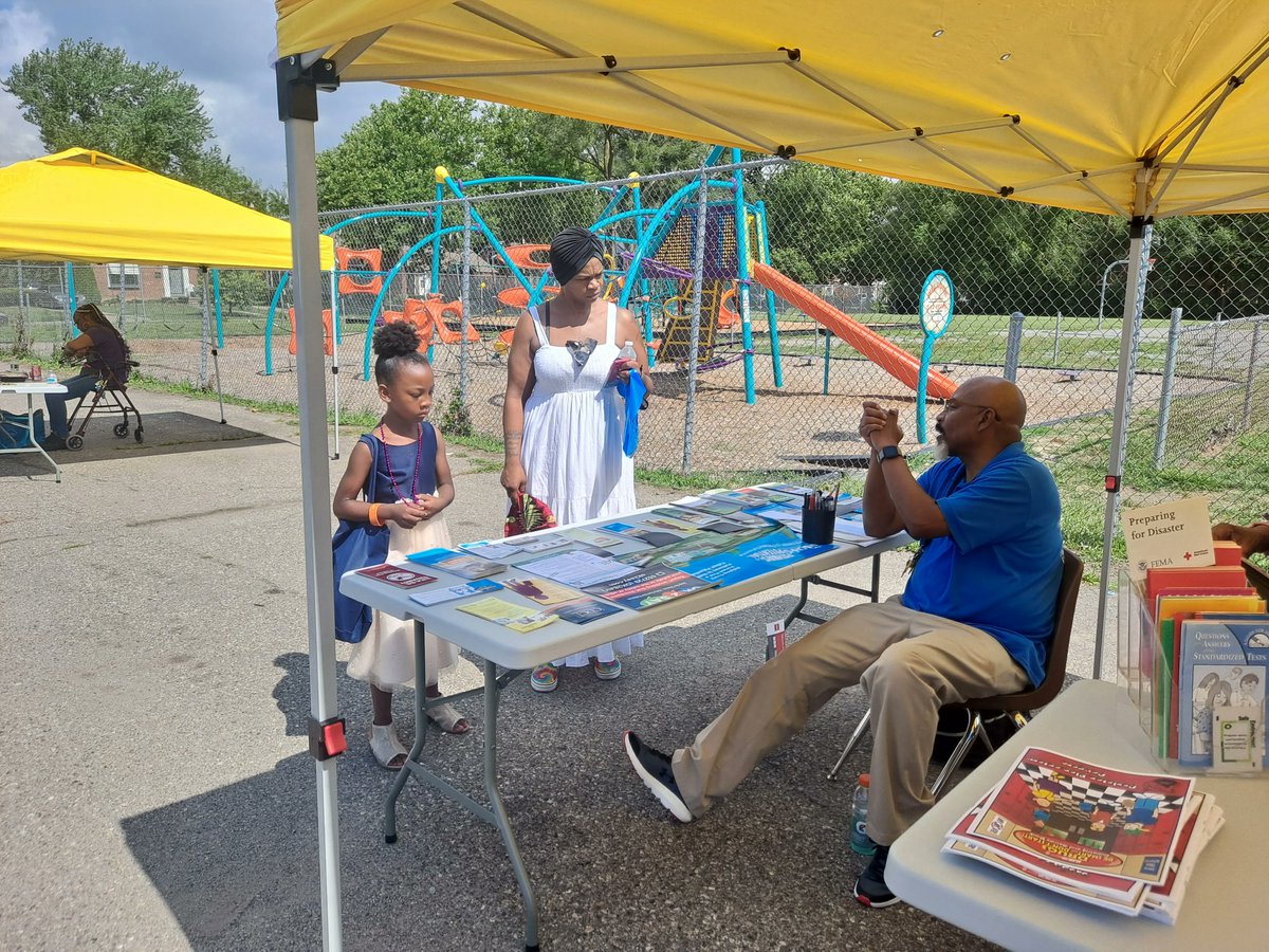 CarletonCougars's tweet image. During our Expo today, families had a chance to meet our counseling team, sign up for the PTA, meet staff and connect with some of our community partners. On top of that, lots of free resources, snacks and goodies. 
#Carletonrocks