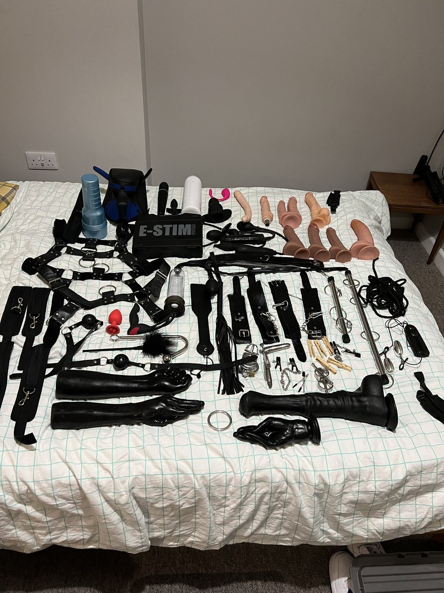 chris94473632's tweet photo. Most of the entire contents of my toy box, no matchbox cars here😜, who wants to come for a play? 🤪🤪 https://t.co/7hQWdi88j2