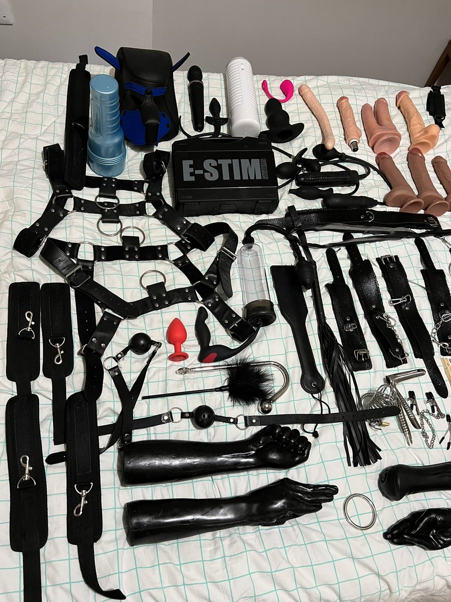 chris94473632's tweet photo. Most of the entire contents of my toy box, no matchbox cars here😜, who wants to come for a play? 🤪🤪 https://t.co/7hQWdi88j2