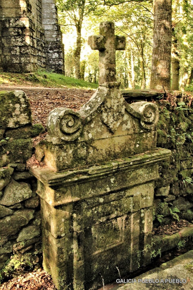 AtlanticaBeira's tweet photo. #SuperstitionSat 

In many Galician sanctuaries (like this one of Santo Alberte, co. #Guitiriz) there are sacred fountains whose water is collected by devotees to bless the fields and stables and thus prevent harm to both crops and animals.

📸 @betitoalmola https://t.co/CluGL930En