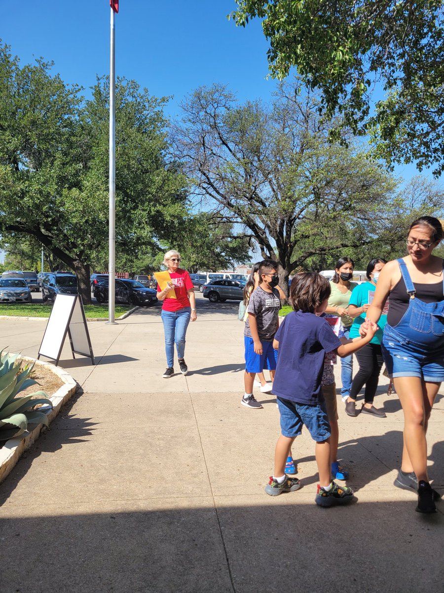 FaluvTunley's tweet photo. Thanks St. Luke's Community UMC for allowing us to participate in today's Community Event! #recruitmentlife @THeightsTAG https://t.co/k17isbaBOI