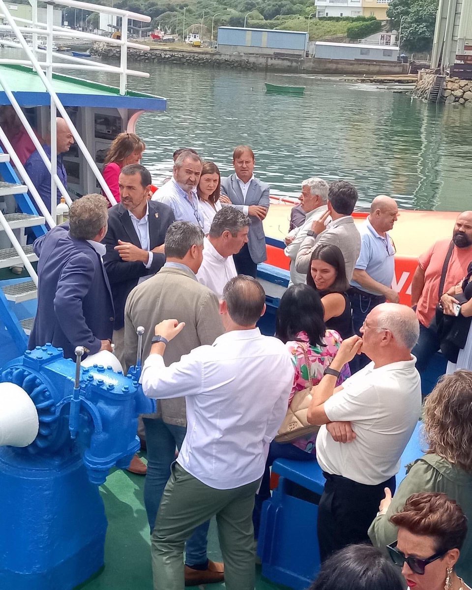 ElenaCandiaLu's tweet photo. Hoxe, despois dunha maña de traballo, acerqueime a #Burela polo convite do @PPdeBurela.
Puiden ver como elaboran o bonito de distintas maneiras e saudar a b@s amig@s en #Produart. https://t.co/yJzzSA9nje