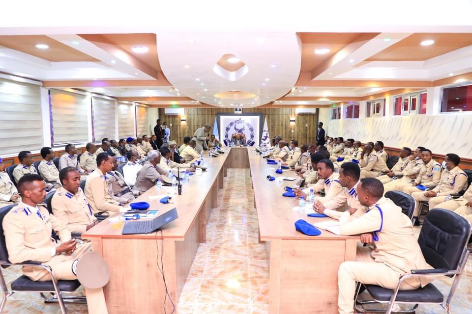 TheVillaSomalia's tweet photo. Madaxweynaha JFS Mudane Xasan Sheekh Maxamuud oo kormeer shaqo ku tagay Taliska Ciidanka Booliska Soomaaliyeed ayaa ku adkeeyey hirgelinta iyo ilaalinta shuruucda dalka si loo sugo amniga, loona ilaaliyo dowladnimada dalka. https://t.co/GRaXYsuE4h