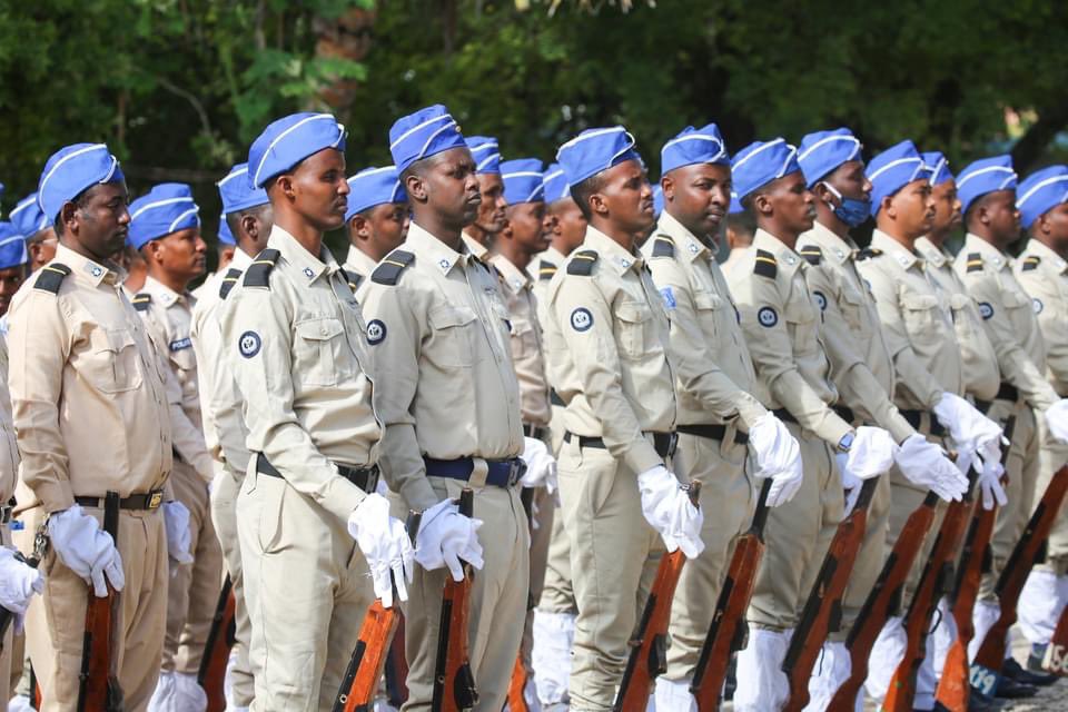 TheVillaSomalia's tweet photo. Madaxweynaha JFS Mudane Xasan Sheekh Maxamuud oo kormeer shaqo ku tagay Taliska Ciidanka Booliska Soomaaliyeed ayaa ku adkeeyey hirgelinta iyo ilaalinta shuruucda dalka si loo sugo amniga, loona ilaaliyo dowladnimada dalka. https://t.co/GRaXYsuE4h
