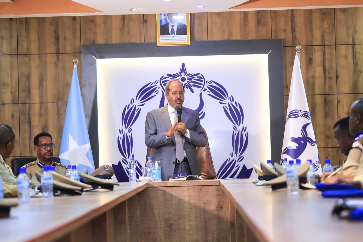 TheVillaSomalia's tweet photo. Madaxweynaha JFS Mudane Xasan Sheekh Maxamuud oo kormeer shaqo ku tagay Taliska Ciidanka Booliska Soomaaliyeed ayaa ku adkeeyey hirgelinta iyo ilaalinta shuruucda dalka si loo sugo amniga, loona ilaaliyo dowladnimada dalka. https://t.co/GRaXYsuE4h