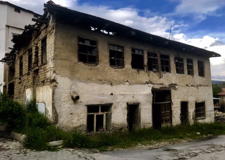 Birsenayk1's tweet photo. “Kalbim o viran evlere benzer…”

                    Gomidas Vartabed

📷 Ağlasun, Çınar, 2019 https://t.co/HIxgH5jnAP