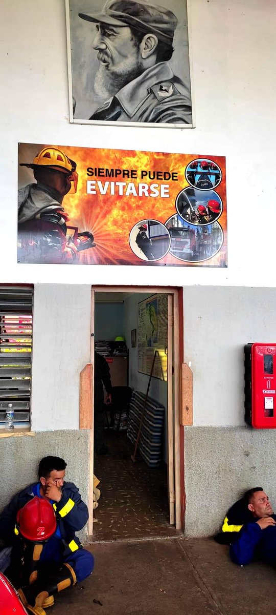Granma_Digital's tweet photo. Un nuevo equipo de periodistas de Granma se suma a nuestro corresponsal en esa provincia, Ventura de Jesús, quien desde la noche de este viernes informa minuto a minuto sobre el gran incendio ocurrido en la base de súpertanqueros
#FuerzasMatanzas
📸 Foto: Ricardo López Hevia https://t.co/otkjtypYTd