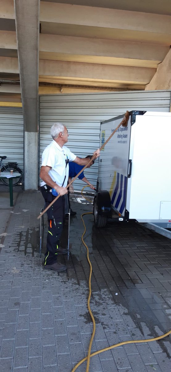 Tussendoor bij @JacksRacingDay even wat onderhoud. Een restantje wegwerken van <a href="/TruckstarAssen/">Truckstar Festival</a> .