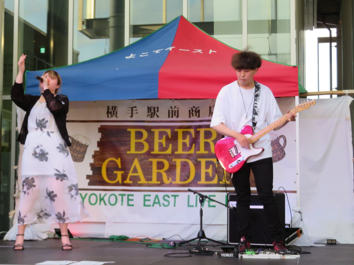miyasirointer41's tweet photo. トップバッターは つむぎちゃんがボーカルをつとめるSphia
Sphiaとしては初見 ギター🎸があると又違いますね。多少のアクシデントもLIVEならでわ アニソンはテンション上がるぅ⤴︎
#横手イースト #納涼ビアガーデン #つむぎ #sphia https://t.co/4sJdyipZ0p