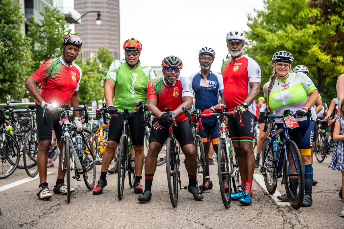 OhioState's tweet photo. A big round of applause for @TeamBuckeye and everyone riding in @Pelotonia this weekend to help create a cancer-free world! 💚🚴 #OneGoal https://t.co/QKns5tFWTW