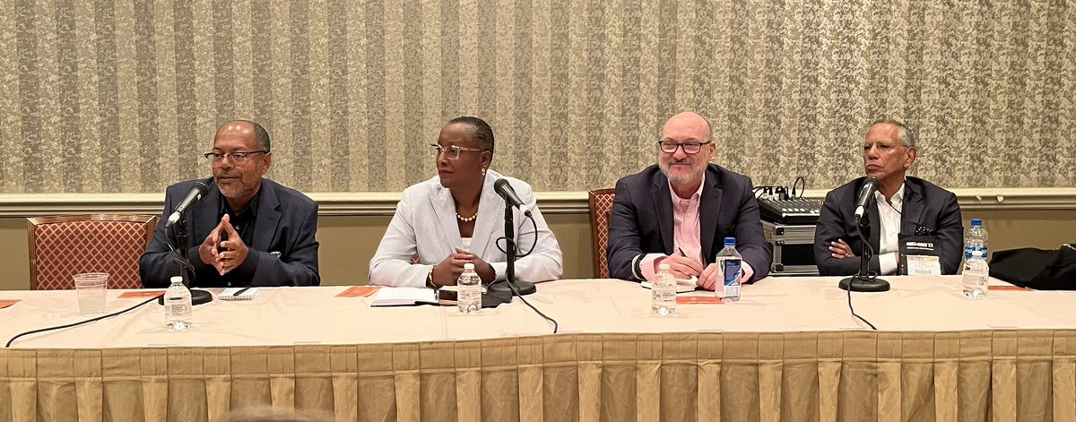 Wow. Just wow with this panel of great editors: @manny_garcia1 @mrich1970 @meridak and @deanbaquet  at #NABJNAHJ22  So much food for thought on how to embrace complexity and lift others up, when (and how) to say yes, and holding yourself accountable as a leader