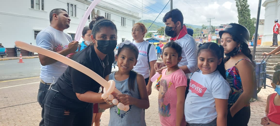 CristiamPrez's tweet photo. #NicaraguaPazyAlegría || Los jóvenes Promotores Solidarios realizan  Festival Infantil con las familias, niños y Niñas de los diferentes Barrios de Matagalpa en el paseo Juan Pablo II. #FelicesDeCompartir 💞🎊🎉 https://t.co/2wE9fWP5eE