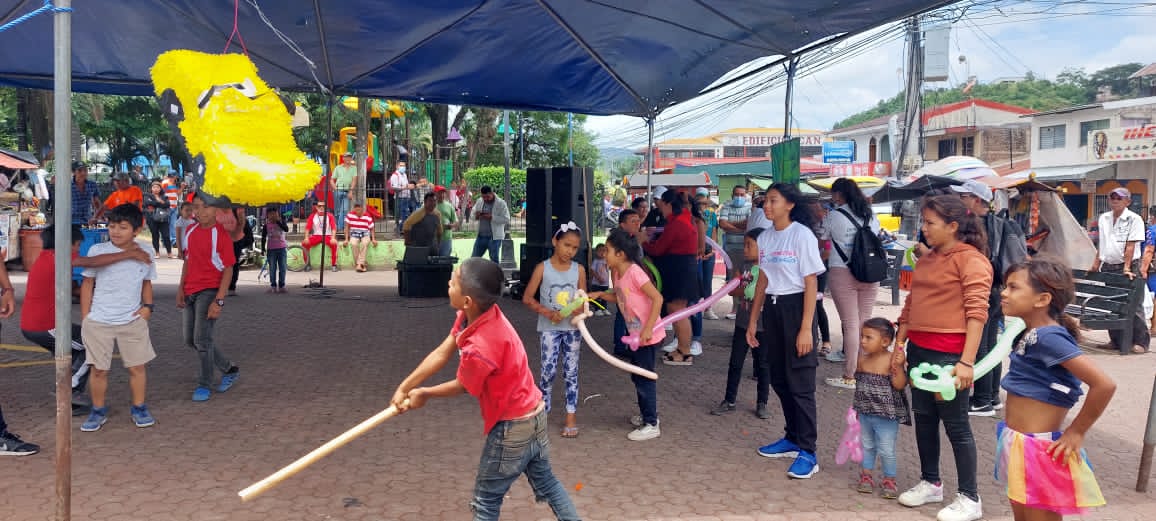 CristiamPrez's tweet photo. #NicaraguaPazyAlegría || Los jóvenes Promotores Solidarios realizan  Festival Infantil con las familias, niños y Niñas de los diferentes Barrios de Matagalpa en el paseo Juan Pablo II. #FelicesDeCompartir 💞🎊🎉 https://t.co/2wE9fWP5eE