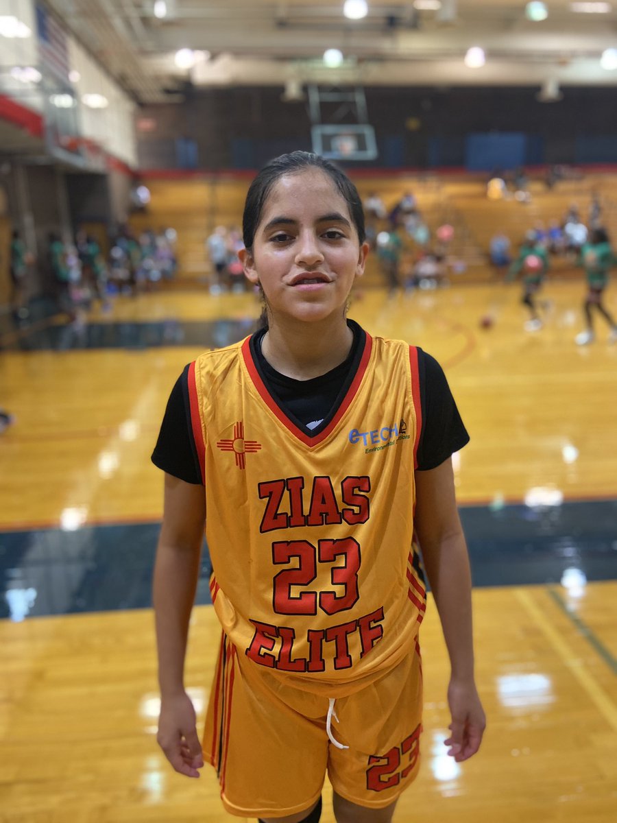If you’re watching the @NMzias play you will notice Allison De La O (2028) @AllisonDeLaO3. A smooth combo guard that plays w/a great pace. Her ability to change pace & direction makes her difficult to defend. A scorer that’s a willing passer and she defends. @DCsportsDFW