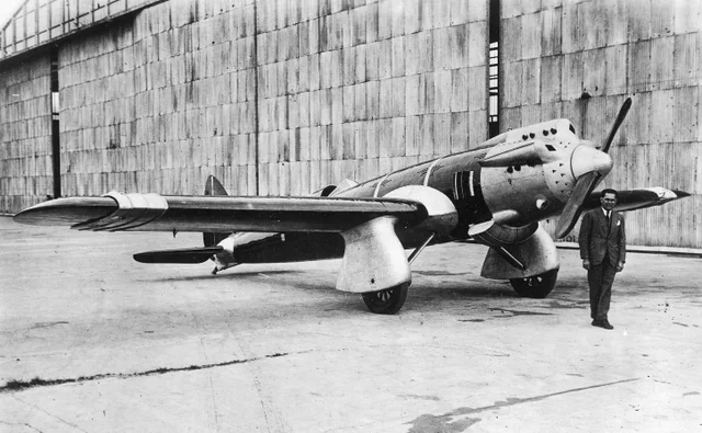 Hush_Kit's tweet photo. The Makhonine Mak-10 had extendable wings. it deserves 100 retweets. No more. No less. https://t.co/JtmnnTGoxc