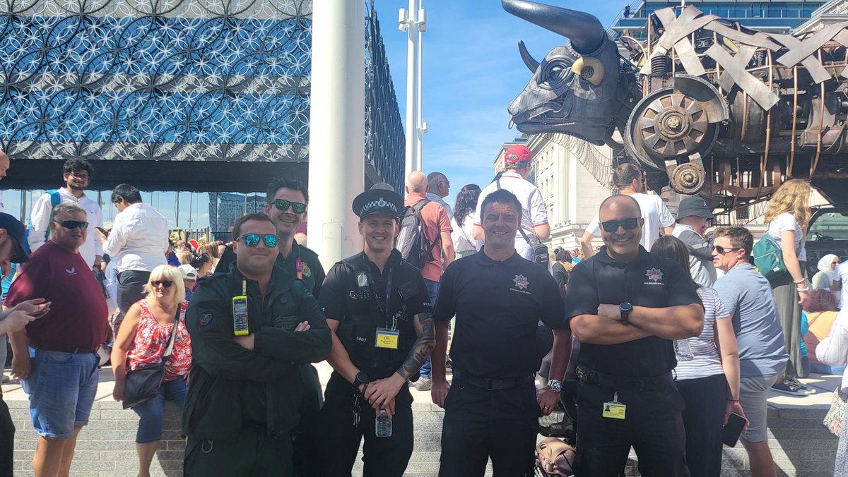 It's a team effort! We work closely with different agencies across the West Midlands to keep you safe during #commonwealthgames #CWG #birmingham2022 #B2022 #thebull 🚒 🚑 🚔 🥇