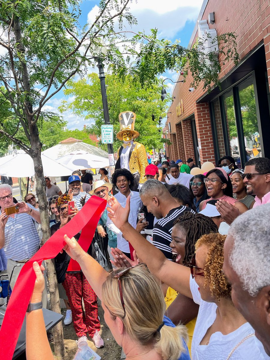 jfh's tweet photo. Amazing #OpenStreetsBoston on Blue Hill Ave today. Roxbury showed up despite in the heat. Each neighborhood is unique, but the feeling of joy and community is the same. https://t.co/YGo1ggSoCN