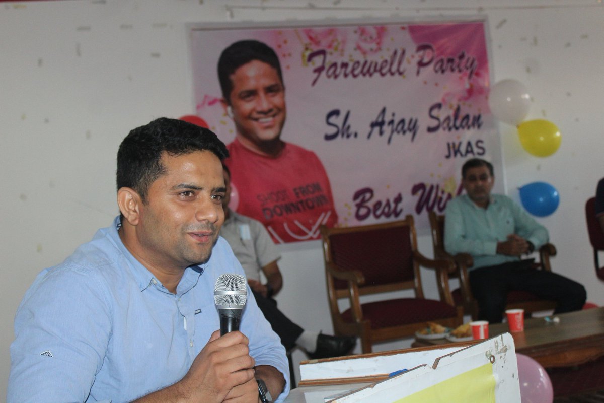 disha_jammu's tweet photo. Farewell to the Best Officer of Jammu @AjaySalaan . He has always been Kind, Supportive and helpful to all the needy people. We wish him the Best in all his future endeavours. @hello_anshul @AvnyLavasa @09satishsharma @surya_khajuria https://t.co/HkXGbWTJEE